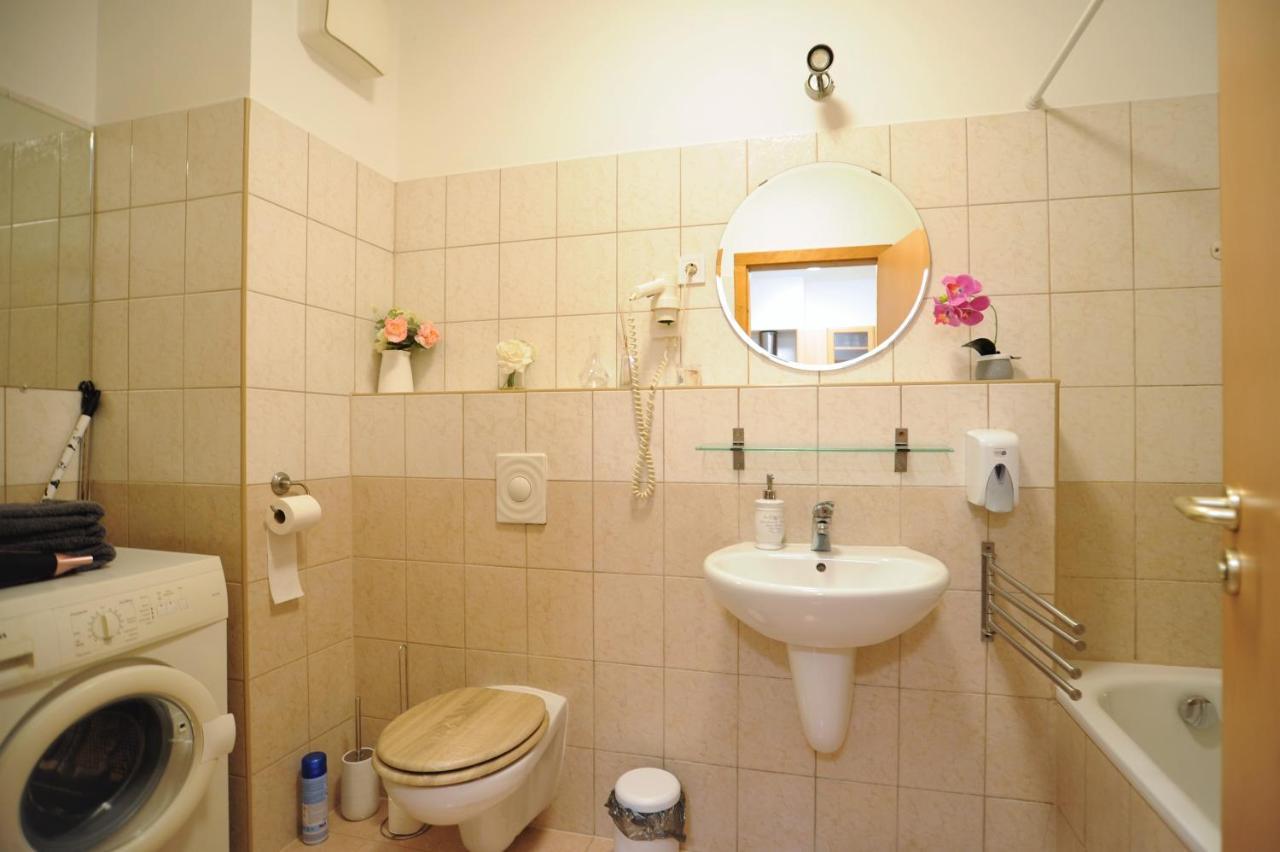 Lovely Apartment In The Heart Of Budapest Exterior photo